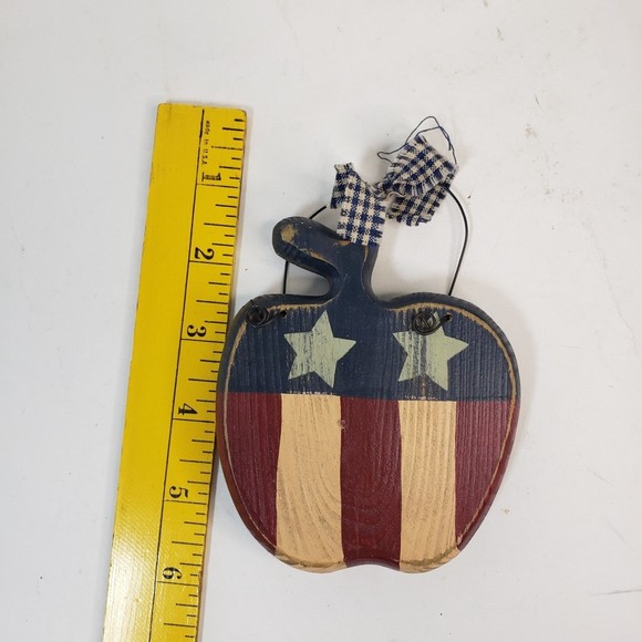 Vintage Y2K Wooden Patriotic Christmas Ornament Apple Flag USA Folk Art Style - Picture 3 of 3